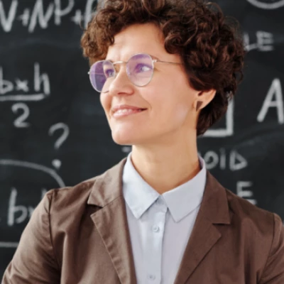 Ten prezent dla nauczyciela zaskoczy Twojego wychowawcę. Sprawdź!