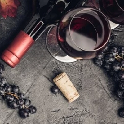 Kieliszki do wina z grawerem - pomysł na elegancki prezent