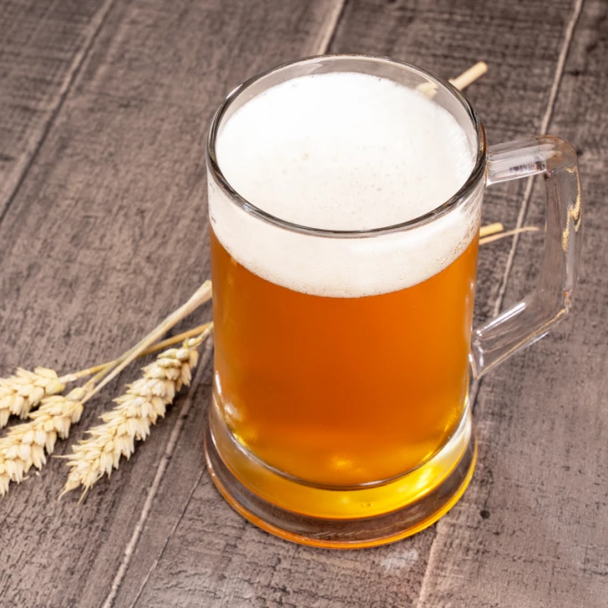 Kufel na piwo z przykłądowym wzorem